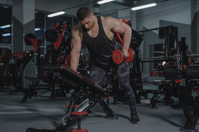 Najlepsze ćwiczenia na biceps – jak skutecznie rozbudować ramiona?