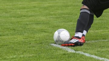 „Szczęsny”. Film, w którym bohater sam reżyseruje własną legendę