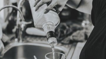 Kreatyna a alkohol. Czy biorąc kreatynę można pić alkohol?